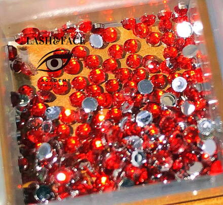 Swarovski kamienky č.9 - 20 kus - 1,5mm - červené