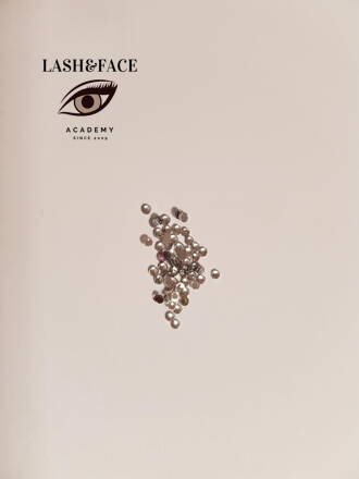 Swarovski kamienky č.4 - 20 kus - 1,5mm - strieborné