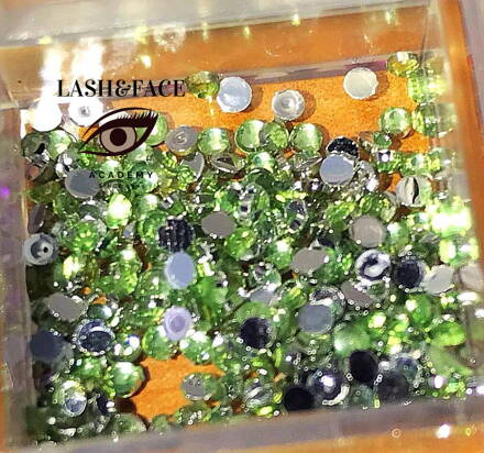 Swarovski kamienky č.8 - 20 kus - 1,5mm - svetlo zelené